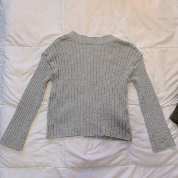 Leigh Grey Knot Cropped Cardigan - Picture 2 of 2